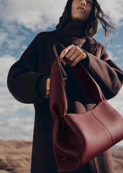 Numéro Neuf East West - Textured Black Cherry